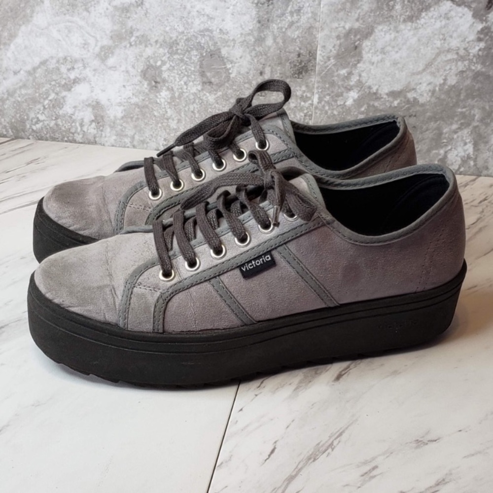 Victoria faux suede gray platforms